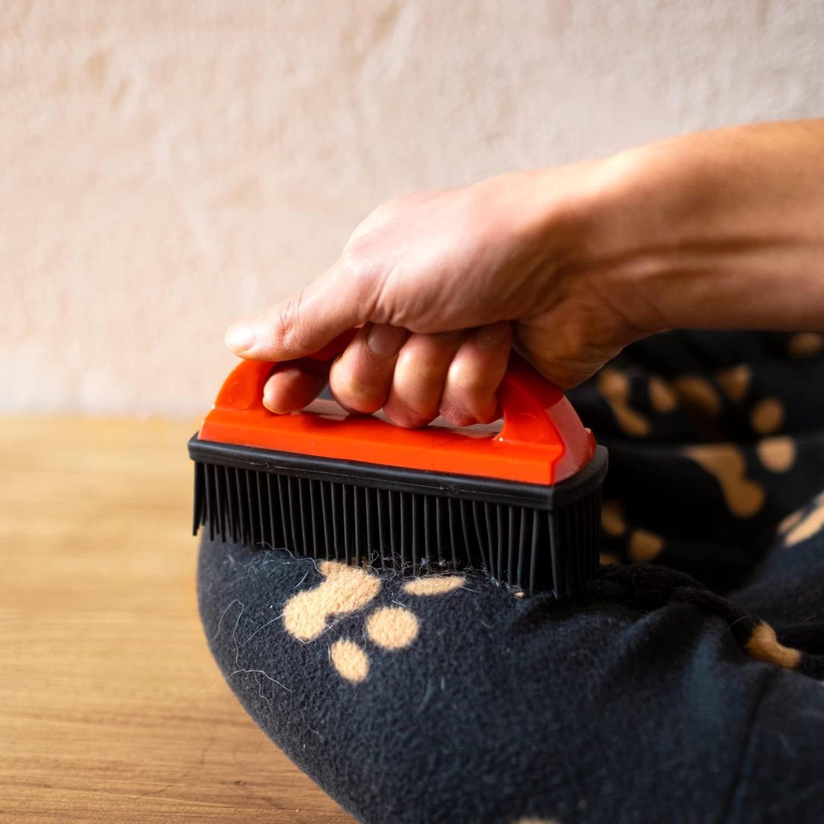Pet Hair Remover for Fabric - Remove Dog and Cat Hair from Clothing, Furniture, Cushions and Car Interiors - Rubber Hair Remover - Soft Deshedding Brush - Red - For Pets and Furniture